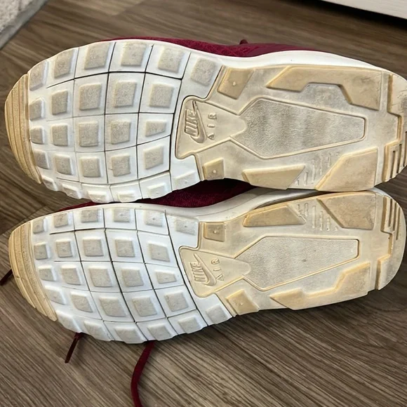 Nike AIR MAX Motion Women’s 6.5 Red Wine White - Picture 8 of 12